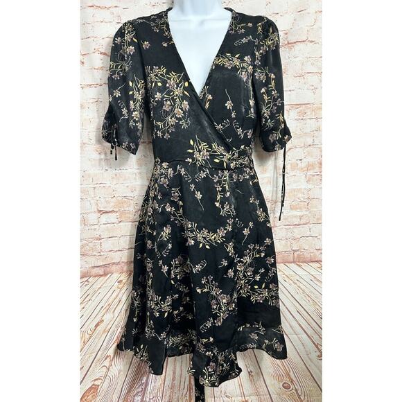 Lovestitch Floral Print Wrap Dress Sz Medium Black Short Sleeve V-Neck New - Picture 1 of 10
